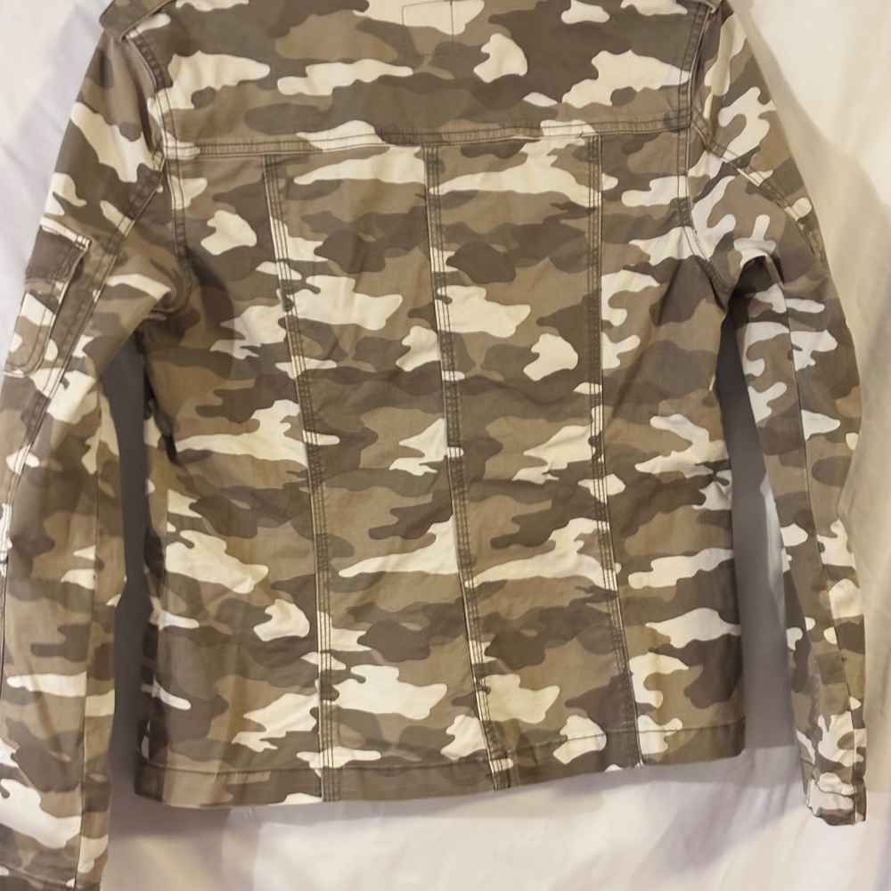 Reselling - Picture 3 of 8